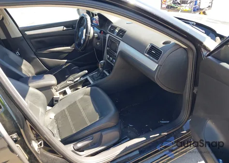 2012 Volkswagen Passat 2.5L Se z USA, uszkodzony, nr VIN 1VWBH7A32CC025193